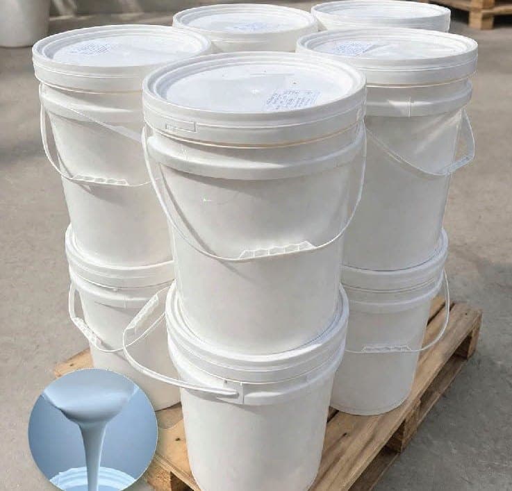 Xô keo cán màng gốc nước xếp trên pallet tại kho Keo Việt